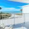 LaPlaya 206C Gorgeous vistas of the Gulf from this light and bright end unit with private access to the beach - لونغبوت كي