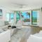 LaPlaya 206C Gorgeous vistas of the Gulf from this light and bright end unit with private access to the beach - لونغبوت كي