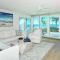 LaPlaya 206C Gorgeous vistas of the Gulf from this light and bright end unit with private access to the beach - لونغبوت كي