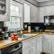 Eclectic 4Bed with BBQ-Firepit-Games-secretGarden & 7 mile to Downtown