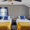 Eclectic 4Bed with BBQ-Firepit-Games-secretGarden & 7 mile to Downtown