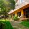Yangshuo Edens Social Guesthouse - Wake up to a hearty Western breakfast & fresh craft coffee & night beers & outdoor activities