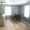 1 bedroom with a fireplace close to base - لوتون