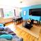 Comfortable 3 Bedrooms Leeds Beach House - Ideal for Family and Contractors - Free WIFI, Projector in bedroom and Free Parking for 2 cars