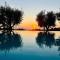 PODERE TORRICELLE 69B Pancole Gr, seaview infinity pool, jacuzzi, sauna, exclusive villa for 4 and independent extra suite for 2 in main villa with private ensuite bathroom, kitchenette, dining area for 6 with barbeque in exclusive private garden - Pancole