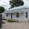 Field Street Cottages Studio - Centrally Located Luxury