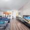 Stylish Vista Cay Luxury Diamond Next to Pool Near all theme Parks and walk to the Convention Center
