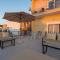 Central Mytilene City-View Apartment for 7 - 米蒂利尼