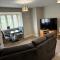 Two Bedrooms Two Bathrooms and Private Parking Rugby - Регбі