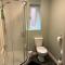 Two Bedrooms Two Bathrooms and Private Parking Rugby - Регбі