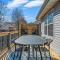 Izzys Getaway A Cozy Retreat in Pigeon Forge with hot tub game room and river access - 鸽子谷