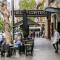 2BR CBD sunlit residence - Bourke Street shops