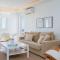 Cosy apartment with direct access to the sea