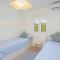 Cosy apartment with direct access to the sea