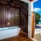 Luxurious Beachfront 2 bedroom villa on Smith's Reef - 普罗维登西亚莱斯岛