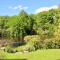 Charming retreat with hot tub and lake terrace - Hilderstone