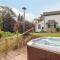 Charming retreat with hot tub and lake terrace - Hilderstone