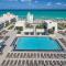 Luxury Beach Front Suite with Rooftop Pool - هوليوود