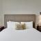 Luxury Beach Front Suite with Rooftop Pool - هوليوود