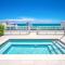 Luxury Beach Front Suite with Rooftop Pool - هوليوود