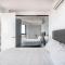 Skyone Lux 2Bed2Bath Aprt in BoxHill and Free carpark