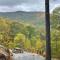 Smokey Mountain Getaway - new renovation - Mountain Views with Sunsets - 惠提尔