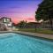 Pet friendly100m to Beach and Cafe
