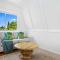 Pet friendly100m to Beach and Cafe by Custom Bnb Hosting