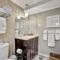 Trendy 1BR 2BA Heated Pool Short Walk to the Beach - Форт-Лодердейл