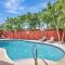 Trendy 1BR 2BA Heated Pool Short Walk to the Beach - Форт-Лодердейл