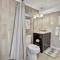 Trendy 1BR 2BA Heated Pool Short Walk to the Beach - Форт-Лодердейл