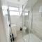 Modern 4 Bed En-suite House in Leeds - Free parking - Headingley