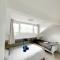 Modern 4 Bed En-suite House in Leeds - Free parking