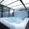 Llwyn Pia by N And N Stays Ltd, with Private Pool, Sauna and hot tub, perfect for relocation, workers or Your Ideal Getaway - 卡迪夫