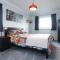 Llwyn Pia by N And N Stays Ltd, with Private Pool, Sauna and hot tub, perfect for relocation, workers or Your Ideal Getaway - 卡迪夫
