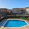 Moderno con piscina en LEstartit by Host&Joy