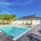 Balcony and Pool Access Condo in Galveston! - 加尔维斯敦