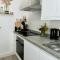 Stylish and Chic Seaside Apartment - Southend-on-Sea