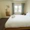 Glasgow Central - Entire house - Free Parking , Free super fast Wifi , Private garden & Parking security - Govan