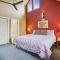 Cozy,1 bedroom loft condo! Ski back trails, shuttle& Sports center Highridge E11