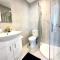 Spectacular Modern, Private Apartment,15 Mins To Central London - 亨顿