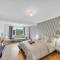 Lux 5 Bed sleeps 11, 10 mins from Wembley Stadium, Jacuzzi and Steam Shower - Harrow on the Hill