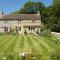 Beautiful Cotswolds house in stunning village, sleeps 10