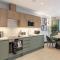 Unwind in Style 2BR with Cozy Backyard for Groups - Londýn