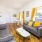 Stylish 2 bedroom apartment next to Train Station