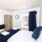 Stylish 2 bedroom apartment next to Train Station - 迪斯伯里