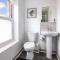 Stylish 2 bedroom apartment next to Train Station - 迪斯伯里