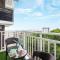 AMANI 606B Near Airport, Mall, Free Pool, Gym, Netflix, 200 Mbps Wi-fi - Pusok
