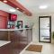 HomeTowne Studios by Red Roof Huntsville - Madison