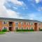 HomeTowne Studios by Red Roof Huntsville - Madison